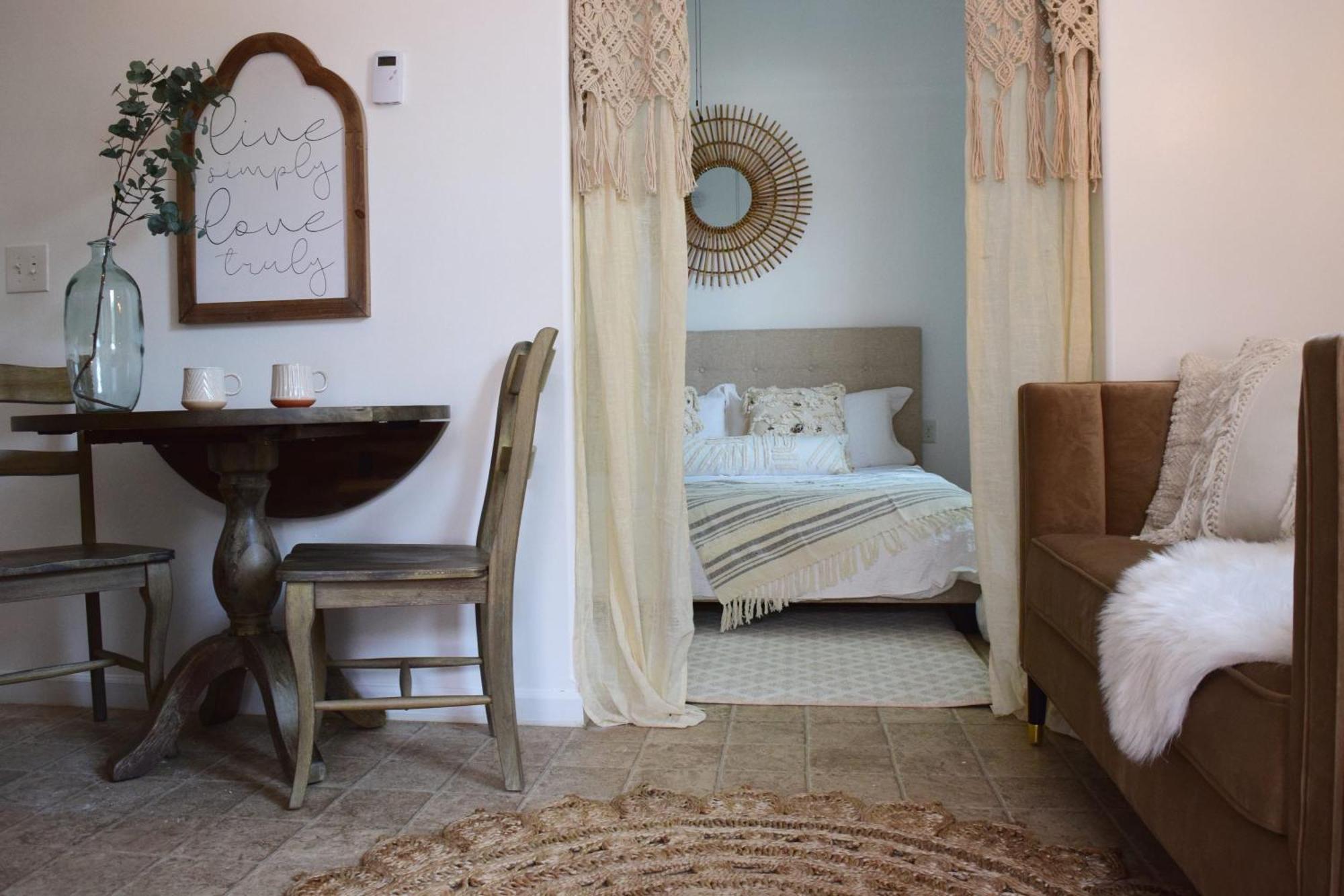 Le Petit Guesthouse -King Bed Walk To Whitworth Nine Mile Falls Ngoại thất bức ảnh